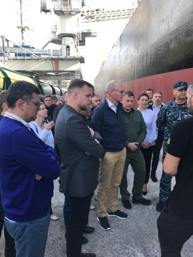 Minister Simon Coveney at the port in Odesa (1)