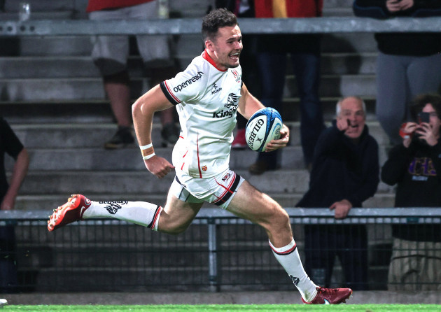 jacob-stockdale-runs-in-to-score-a-late-try