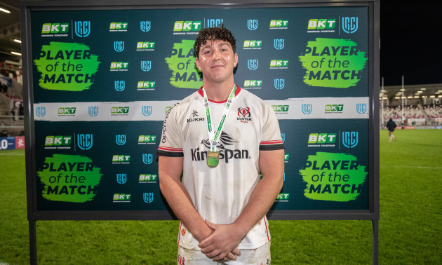 tom-stewart-with-the-player-of-the-match-award