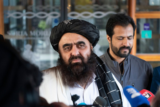 oslo-norway-20220124-taliban-representativ-amir-khan-muttaqi-gives-statements-to-the-press-outside-the-soria-moria-hotel-in-oslo-norway-has-invited-representatives-of-the-taliban-to-oslo-to-meet-wi