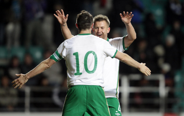 simon-cox-and-robbie-keane-celebrate-at-the-end-of-the-game
