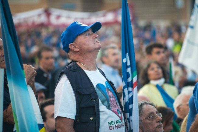 rome-italy-23rd-sep-2022-rome-22-september-2022-closing-of-the-unitary-electoral-campaign-for-the-center-right-at-piazza-del-popolo-in-rome-the-leaders-of-the-brothers-of-italy-giorgia-meloni-o