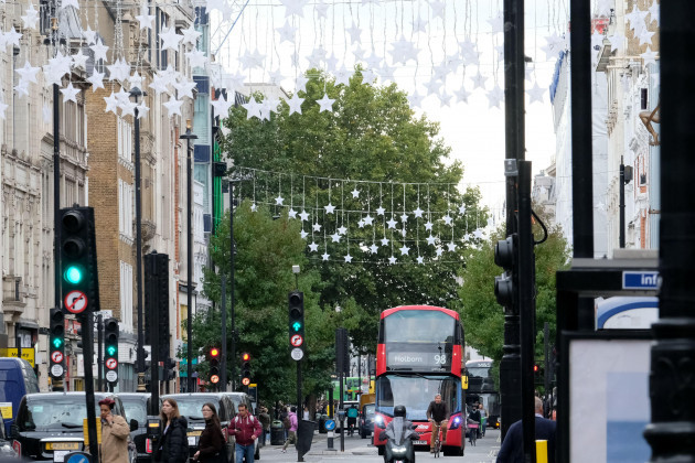 oxford-street-london-uk-28th-sept-2022-christmas-decorations-are-already-being-installed-on-oxford-street-london-credit-matthew-chattlealamy-live-news
