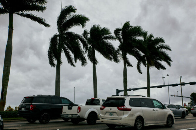 south-florida-usa-24th-september-2022-hurricane-ian-landing-with-structural-damages-floods-area-heavy-rain-building-damages-in-south-florida-credit-yaroslav-sabitovyes-market-mediaalamy-live