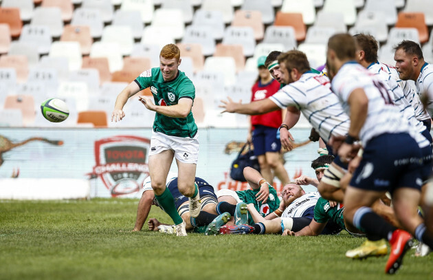 Nathan Duke fait une passe