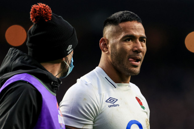 manu-tuilagi-leaves-the-field