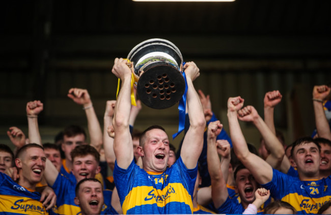 stephen-maher-lifts-the-trophy-after-the-game