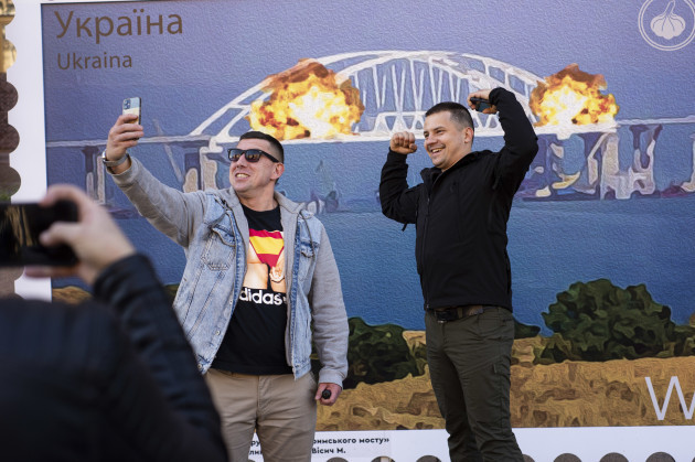russia-ukraine-war-crimea-bridge-blown-up-kyiv-celebrates
