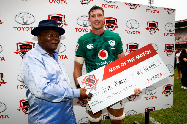 thomas-ahern-receives-the-toyota-challenge-man-of-the-match-award