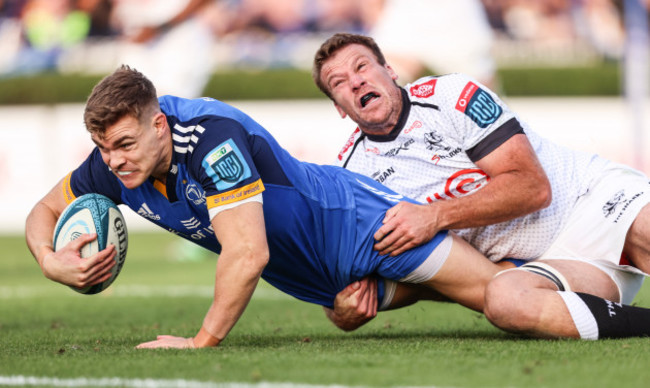 garry-ringrose-scores-his-sides-2nd-try-of-the-match-despite-the-efforts-of-reniel-hugo