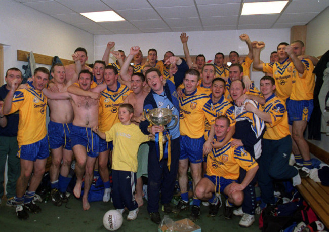 na-fianna-celebrate-their-win-14102000