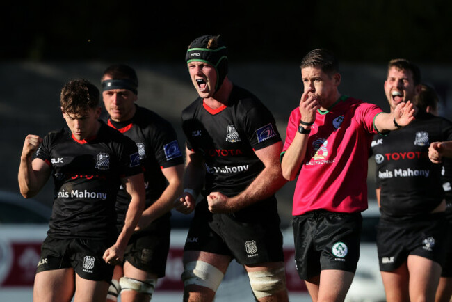 briain-leonard-an-will-mcdonald-celebrate-at-the-final-whistle