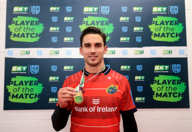 joey-carbery-with-the-bkt-urc-player-of-the-match-medal