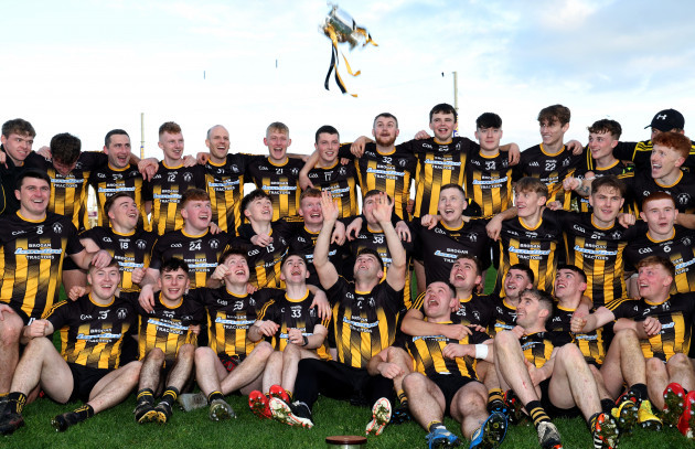 strokestown-players-celebrate-their-victory