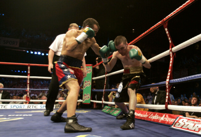 kiko-martinez-pins-bernard-dunne-to-the-ropes