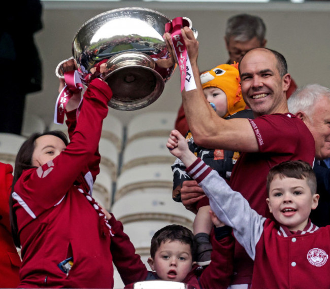 paul-finlay-lifts-the-cup