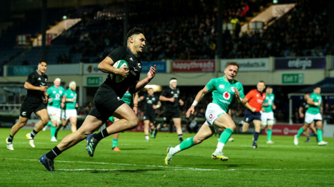 shaun-stevenson-runs-in-a-try