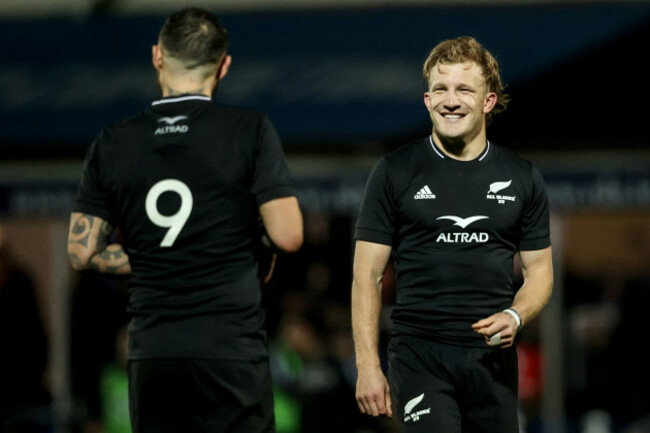 tj-perenara-with-damian-mckenzie