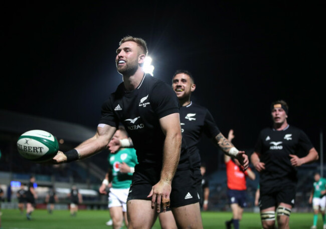braydon-ennor-celebrates-scoring-a-try