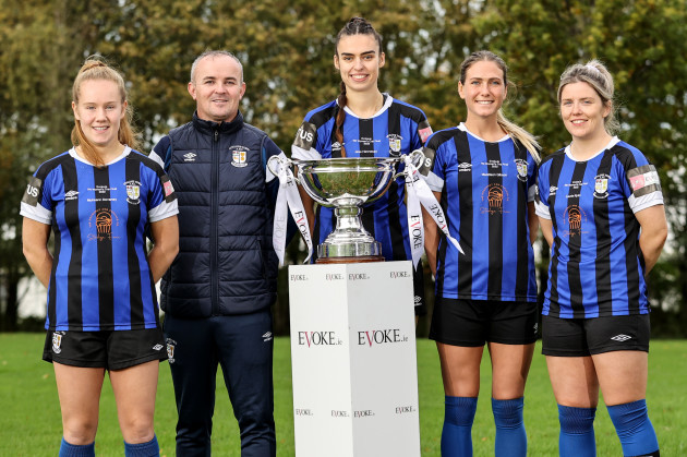 muireann-devaney-tommy-hewitt-jessica-hennessy-maddison-gibson-and-laurie-ryan-with-the-evoke-ie-fai-womens-cup