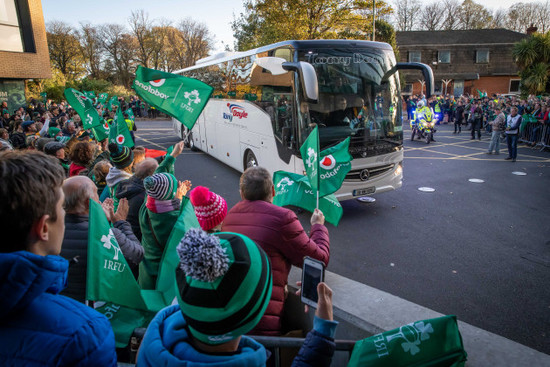 the-south-african-team-bus-arrives