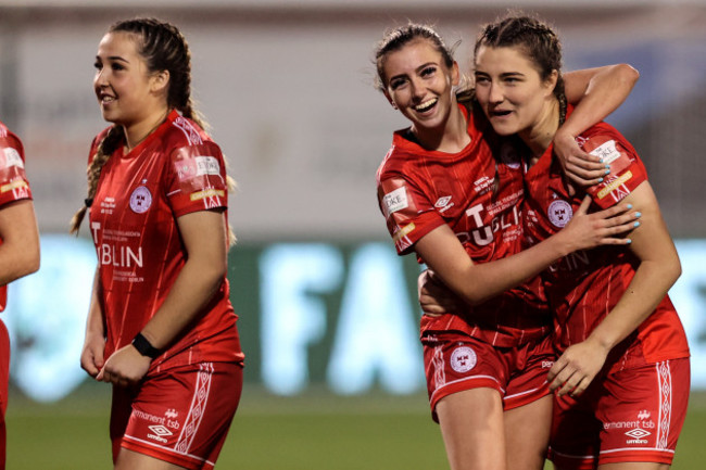 abbie-larkin-celebrates-after-the-game-with-keeva-keenan