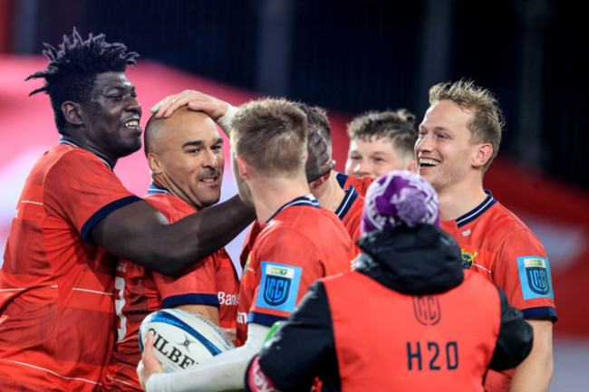 shane-daly-celebrates-after-scoring-a-try-with-edwin-edogbo-simon-zebo-and-mike-haley