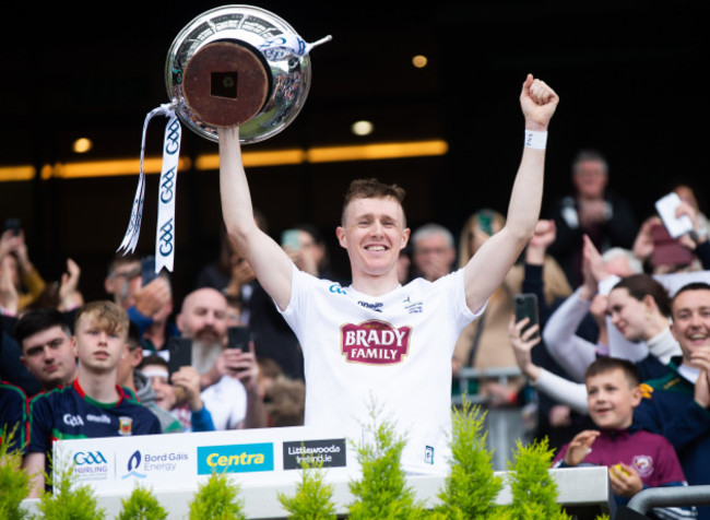 brian-byrne-lifts-the-trophy-after-the-game