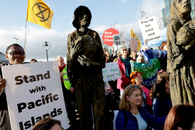 NO FEE CLIMATE ACTION PROTEST DUB MX-11