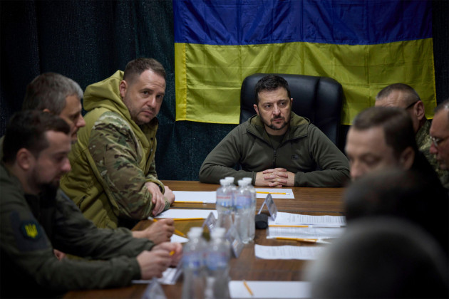 kherson-ukraine-14th-nov-2022-ukrainian-president-volodymyr-zelenskyy-right-awards-medals-to-the-soldiers-who-led-the-battle-against-russian-occupation-and-helped-liberate-the-regional-capital