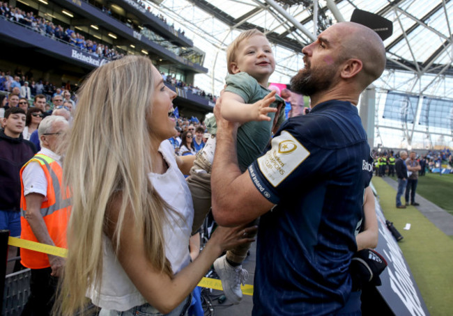 scott-fardy-celebrates-after-the-game-with-his-son-august-and-wife-penelope