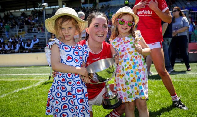 eimear-scally-celebrates-with-her-nieces