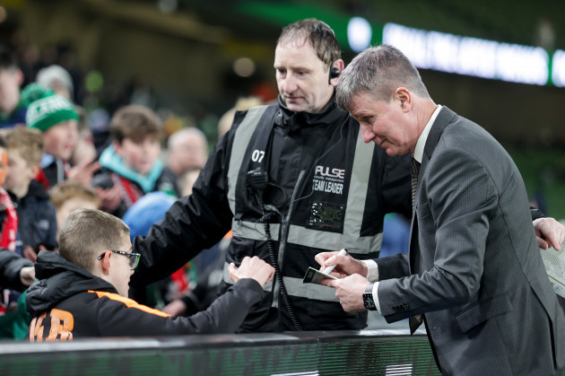 stephen-kenny-signs-autographs-for-fans