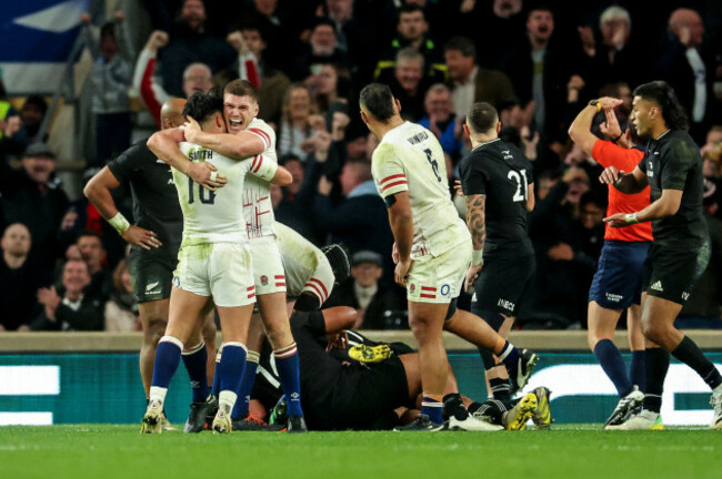 owen-farrell-and-marcus-smith-celebrate-as-will-stuart-scores-a-late-try