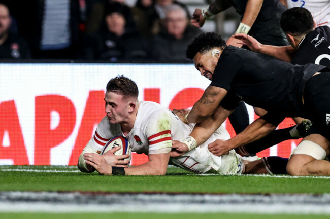 freddie-stewart-scores-a-try-despite-ardie-savea