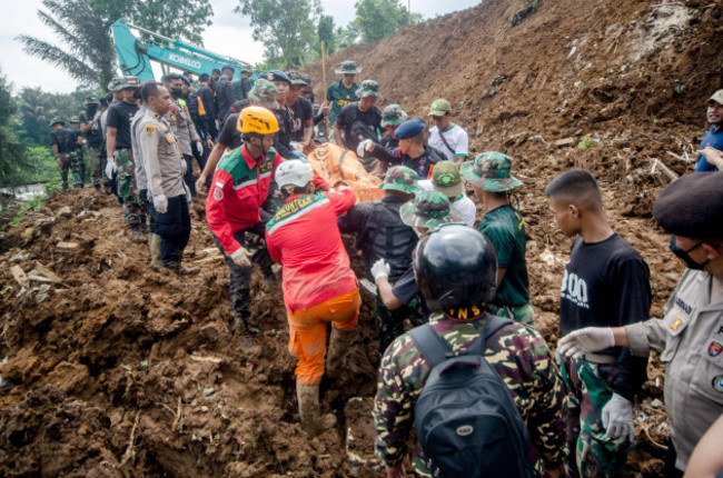 indonesia-west-java-cianjur-earthquake-rescue