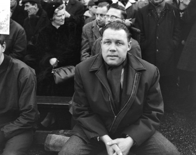 football-match-ado-ajax-in-the-hague-2-3-trainer-rinus-michels-van-ajax-date-28-november-1965-location-the-hague-zuid-holland-keywords-portraits-sports-trainers-football-person-name-michel