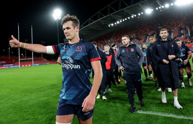 billy-burns-celebrates