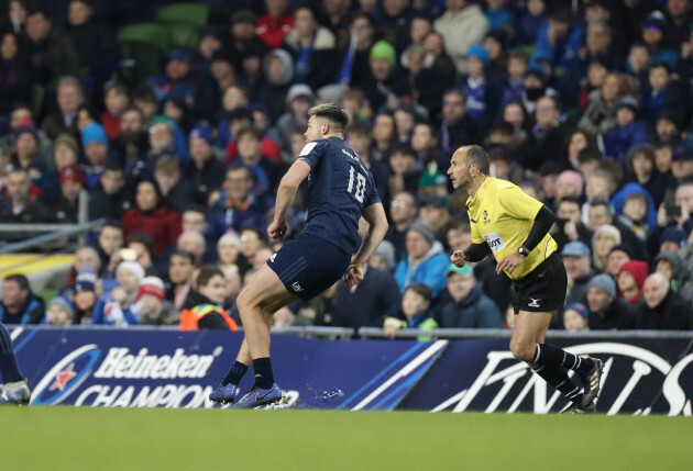 leinsters-ross-byrne-kicks-the-winning-penalty