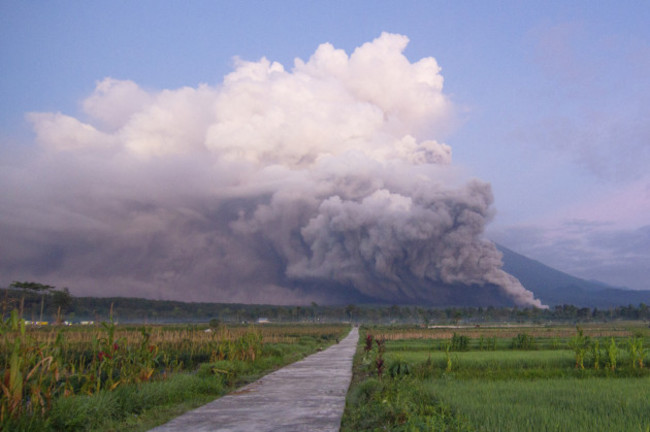 indonesia-volcano-eruption