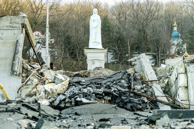 aftermath-of-the-combats-between-ukrainian-and-russian-armies-in-the-sviatohirsk-monastery-ukraine