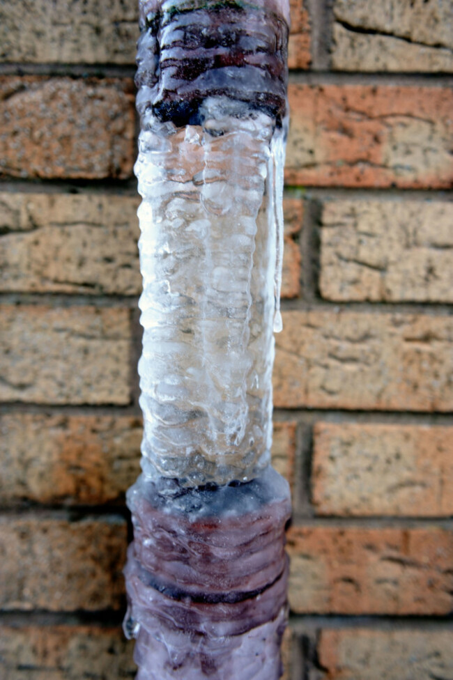 a-pipe-splits-in-two-with-the-water-freezing-between-the-two-sections-during-a-severe-winter-in-airdrie-scotland