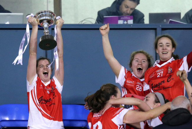 eileen-mciroy-lifts-the-trophy