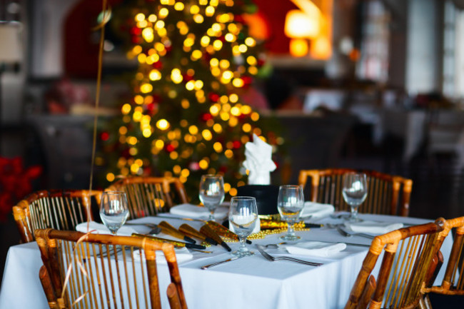 table-setting-for-christmas-party