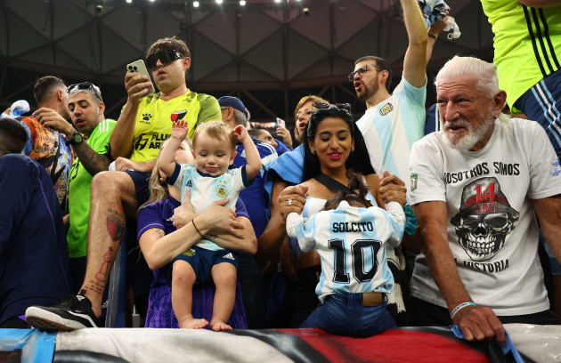doha-qatar-18th-december-2022-argentina-fans-of-all-ages-get-ready-for-the-final-during-the-fifa-world-cup-2022-match-at-lusail-stadium-doha-picture-credit-should-read-david-klein-sportimage