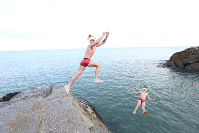 114Fortyfoot Christmas swim