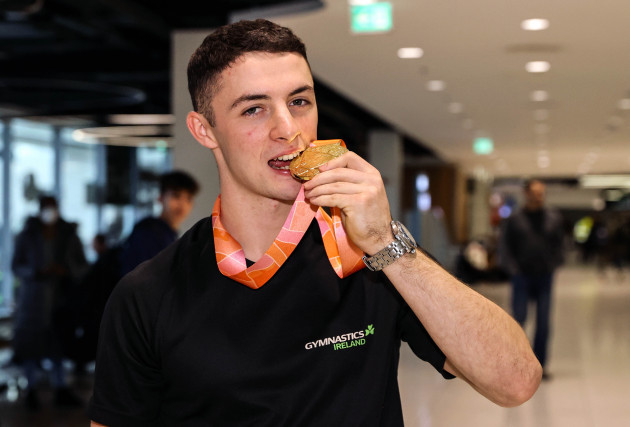 rhys-mcclenaghan-poses-for-a-picture-with-his-gold-medal