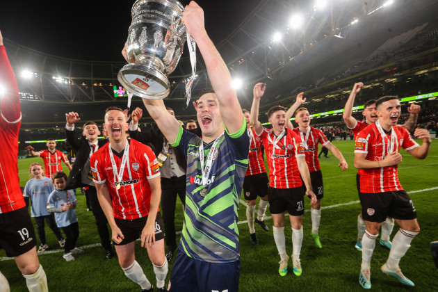 brian-maher-celebrates-with-the-extra-ie-fai-cup