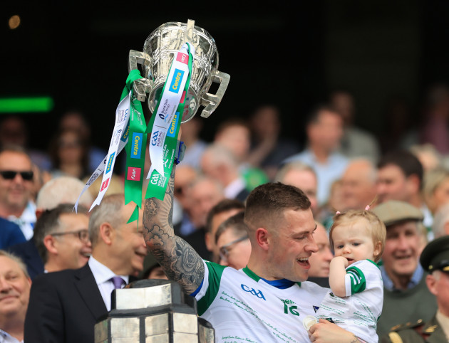 barry-hennessy-and-his-daughter-hope-with-the-liam-maccarthy-cup