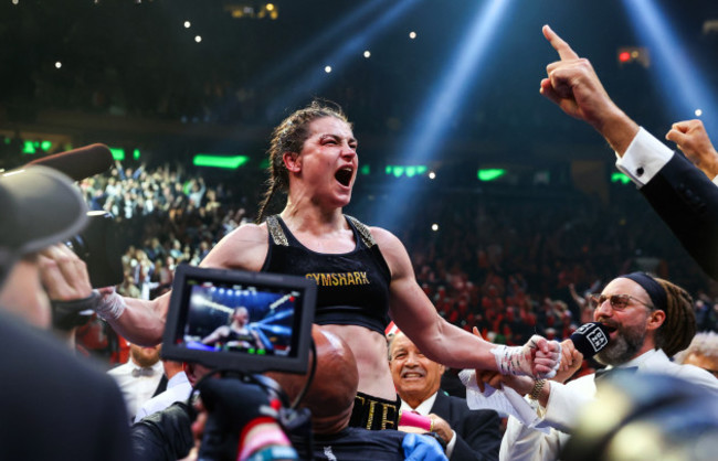 katie-taylor-celebrates-winning